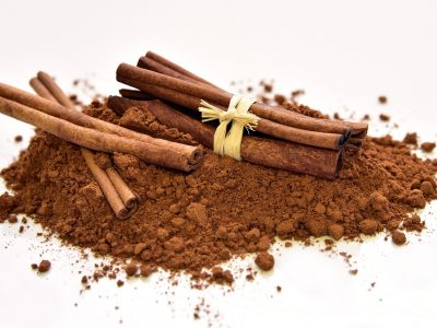 cinnamon-sticks and powder